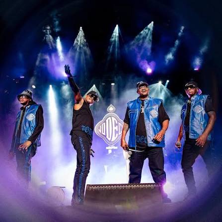 Jodeci performing together on a fog-lit stage in matching blue vests